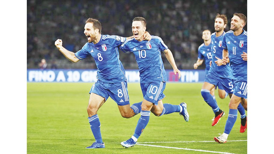 Italy cruise as Denmark edge towards Euro 2024 spot