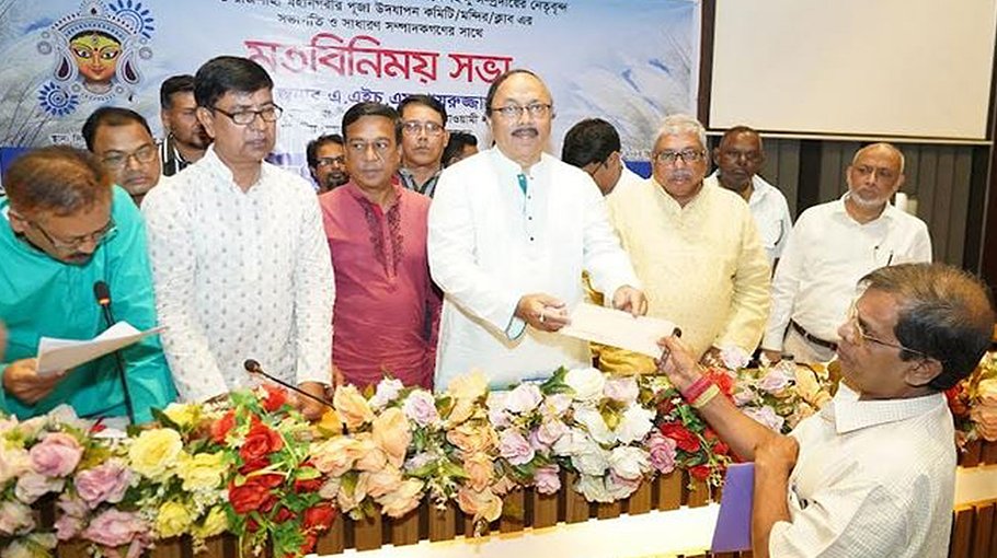 RCC gives Tk 20,000 to each Puja mandap in Rajshahi