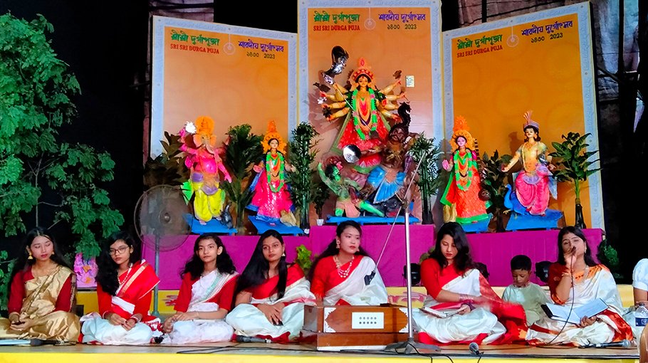 Durga Puja begins with Maha Shasthi