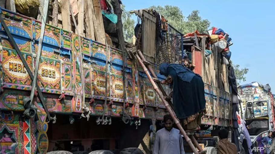 Pakistan prepares deportation centres as deadline for Afghans looms