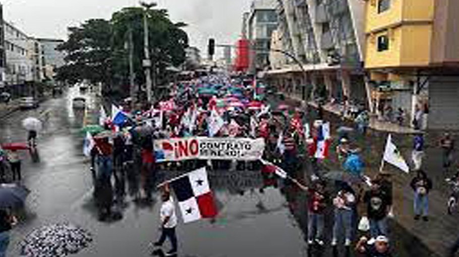 Panama president proposes referendum on controversial  mining contract