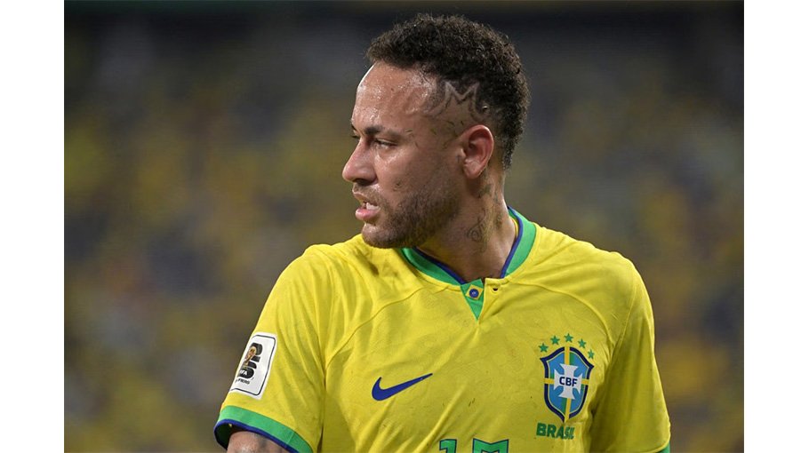 Neymar gets   successful knee  surgery