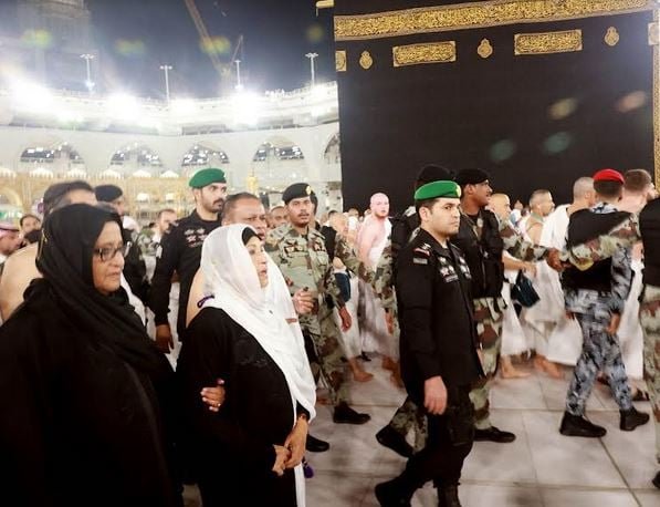 PM performs Umrah