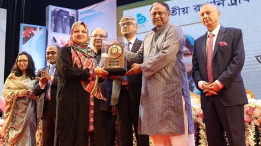 73 businesses receive National Export Trophy