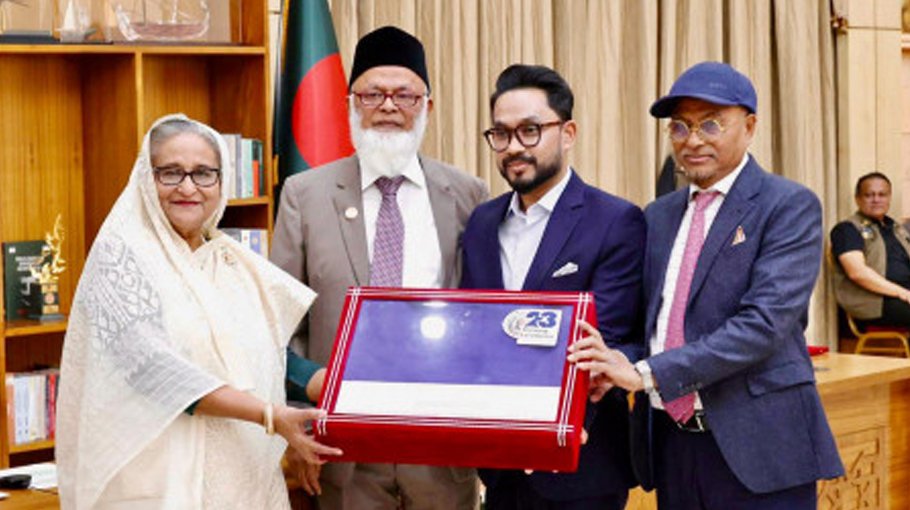 Jamuna Bank donates blankets to the PM's  relief fund