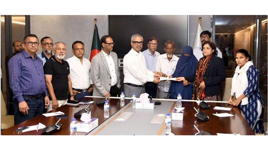 Workers play key role behind success of garment industry: Faruk