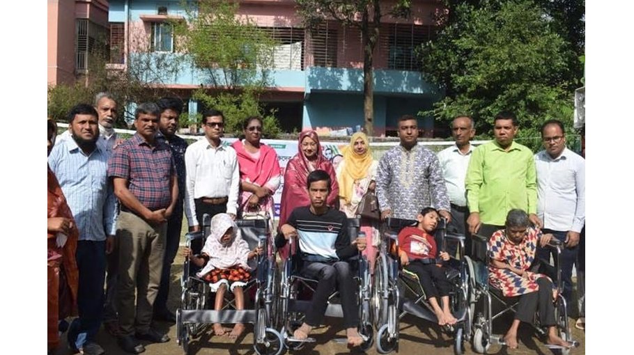 Four get wheelchairs in Rajshahi