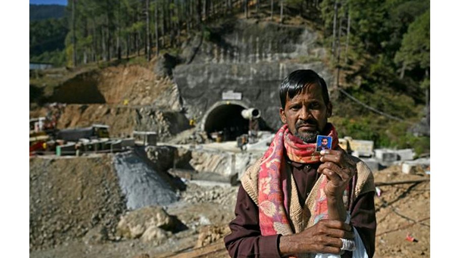 Indian rescuers drill in two directions for 41 trapped men