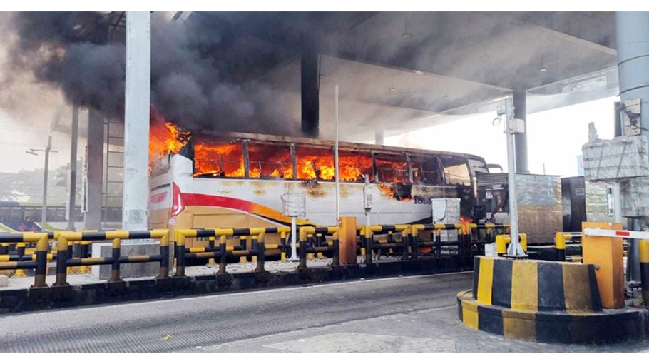 Bus catches fire on Dhaka-Mawa Expressway