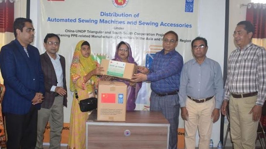 15 marginalized women get automated sewing machines in Rajshahi