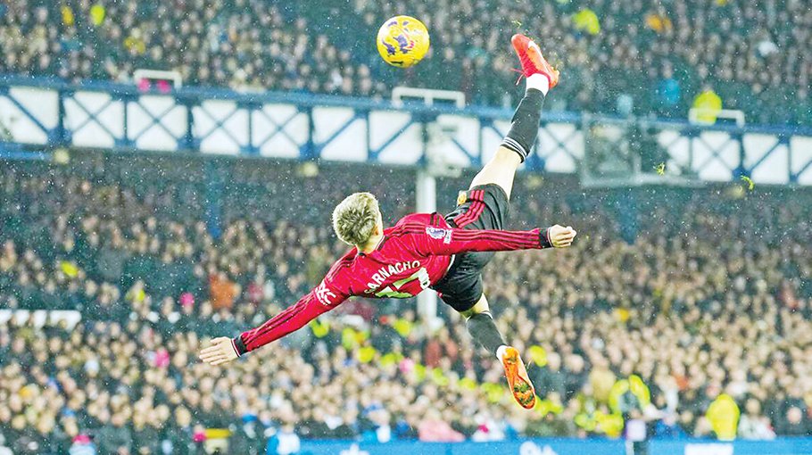 Willian's penalty double earns Fulham 3-2 win over Wolves