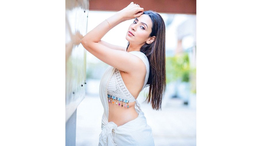 Mim thralls viewers as Mandira in ‘Manush’