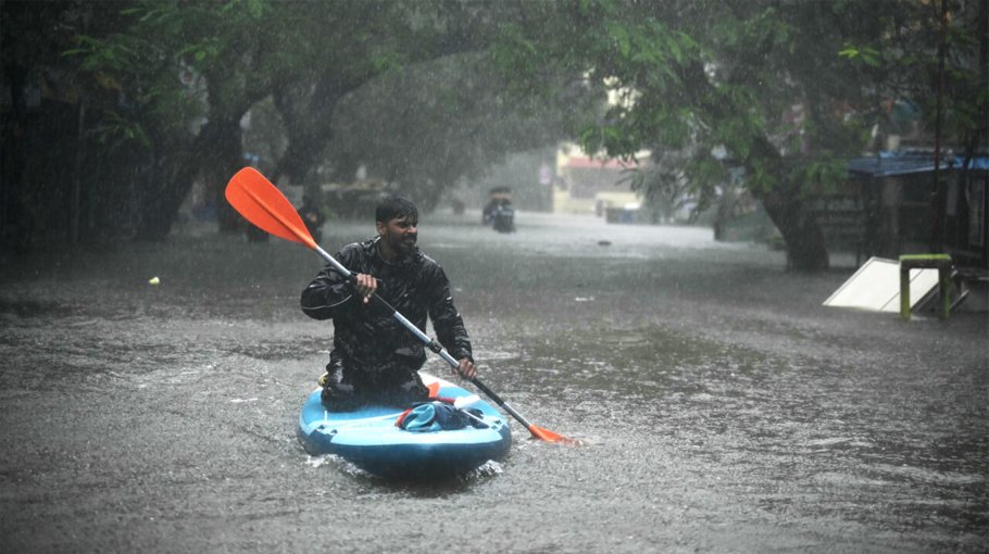Rains pound southern India ahead of cyclone