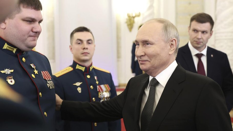 Putin moves to   prolong his rule