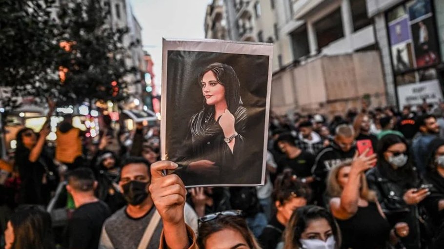 EU lawmakers urge Iran to let Mahsa Amini family collect award