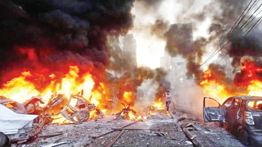 Suicide attack on Pak army base kills 23 soldiers