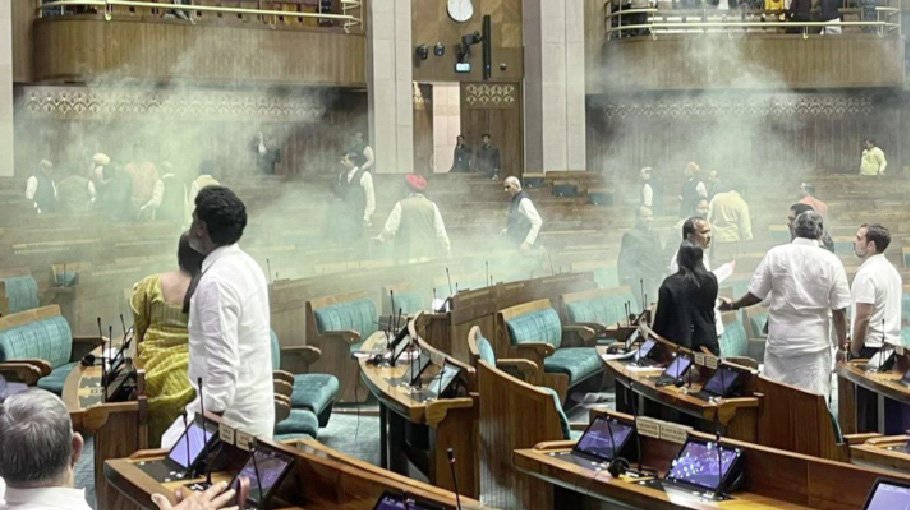 Smoke attack disrupts Indian parliament, two detained