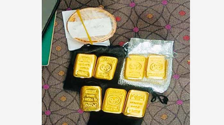 Man held with gold of Tk 1cr at Ctg airport