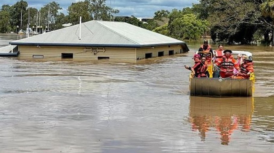 Northeastern Australia hit by ‘life-threatening’ flooding