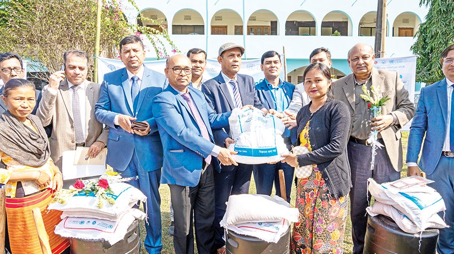 Agri inputs distributed among flood-hit farmers in Ctg div
