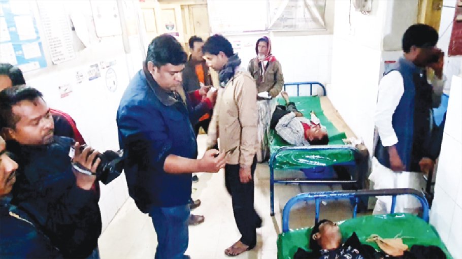 AK Azad men attack  rivals, 2 hospitalised