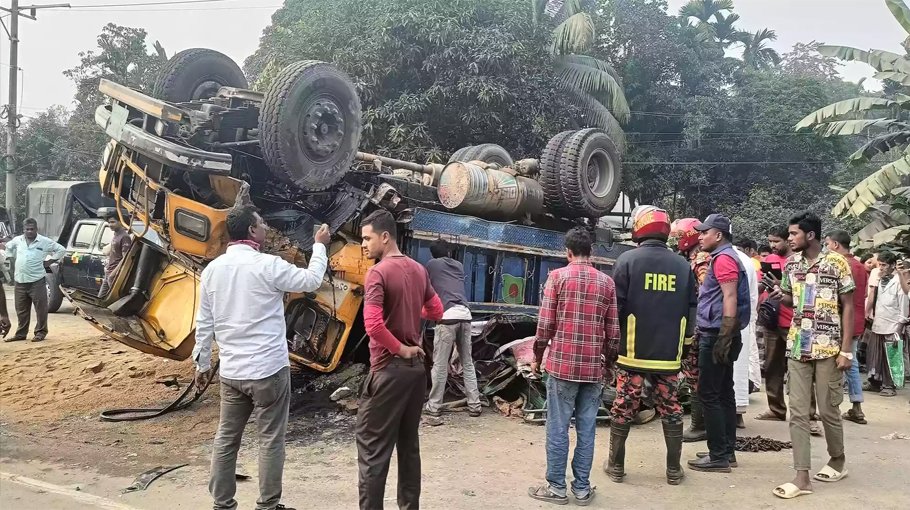 2 die as sand-laden truck rams autorickshaw   in Tangail