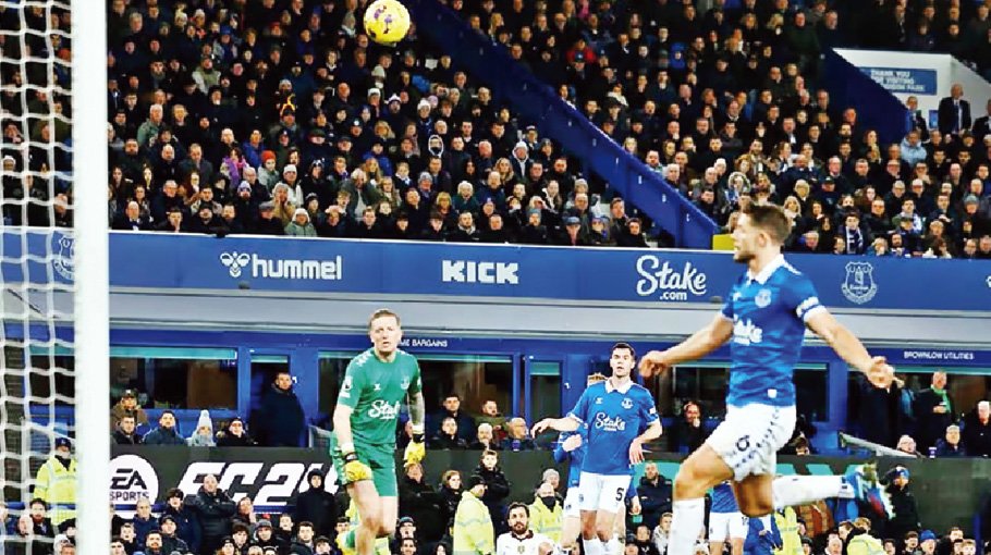 Man City climb back into top four in the EPL