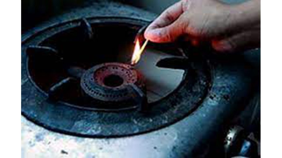 Acute gas crisis hits hard Chattogram city residents 