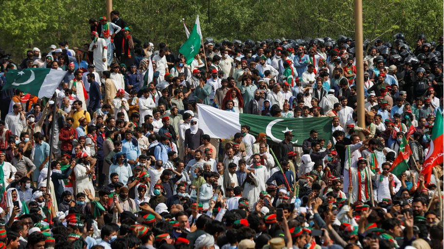 Military influence and political peril in Pakistan