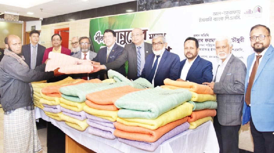 AIB distributes blankets among cold-hit people