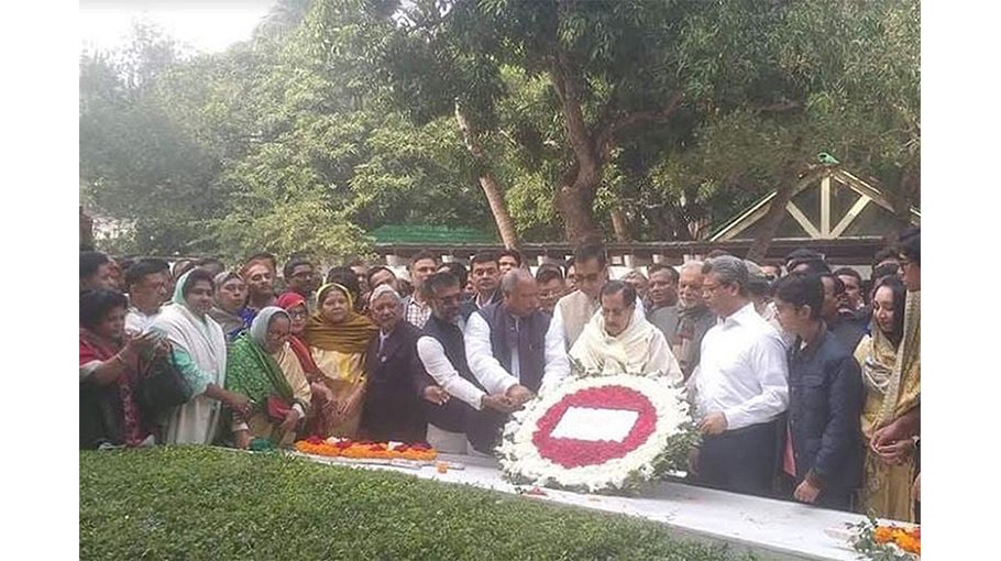 Sheikh Selim pays homage to Bangabandhu 