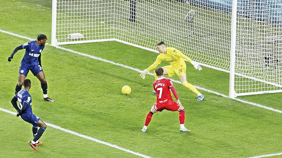 Boro stun Chelsea to take semis lead