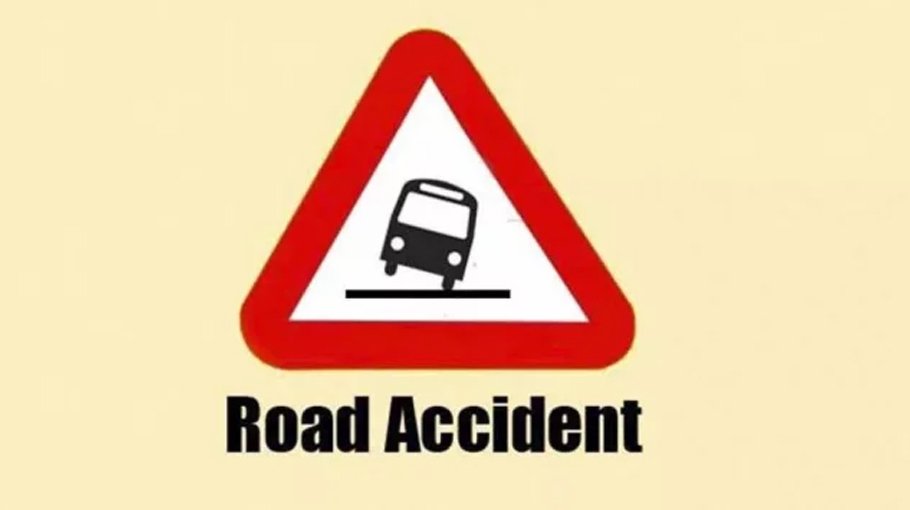 Three die as pickup van  collides with dump truck 