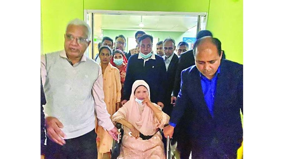 Khaleda returns home after 5-month treatment in hospital