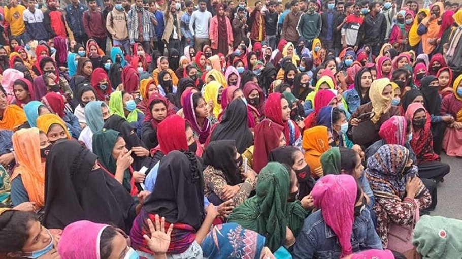 Dhaka-Tangail  highway blocked for hours