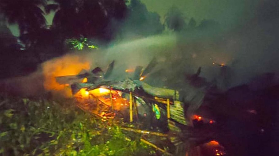 Two die in Karwan Bazar slum blaze 