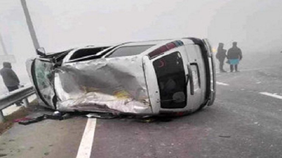 8 hurt as microbus overturns near Bangabandhu tunnel
