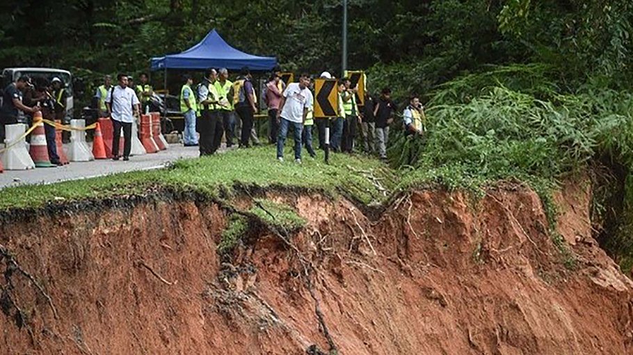 Ten people killed in landslide in Philippines