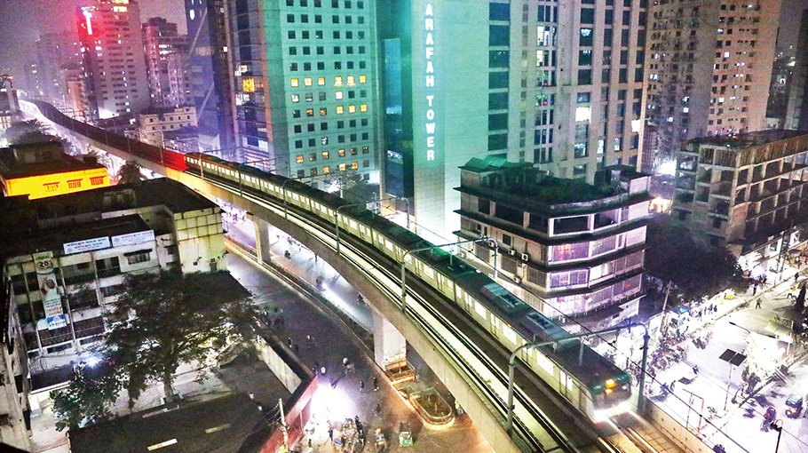 Commuters elated over metro   service till night