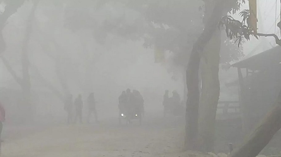 Mild cold wave   sweeps eight dists