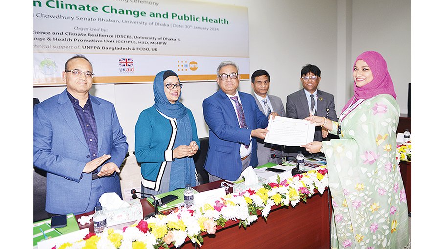 Certificate-giving ceremony held at DU