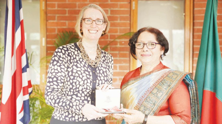 Dr Shehlina receives British award