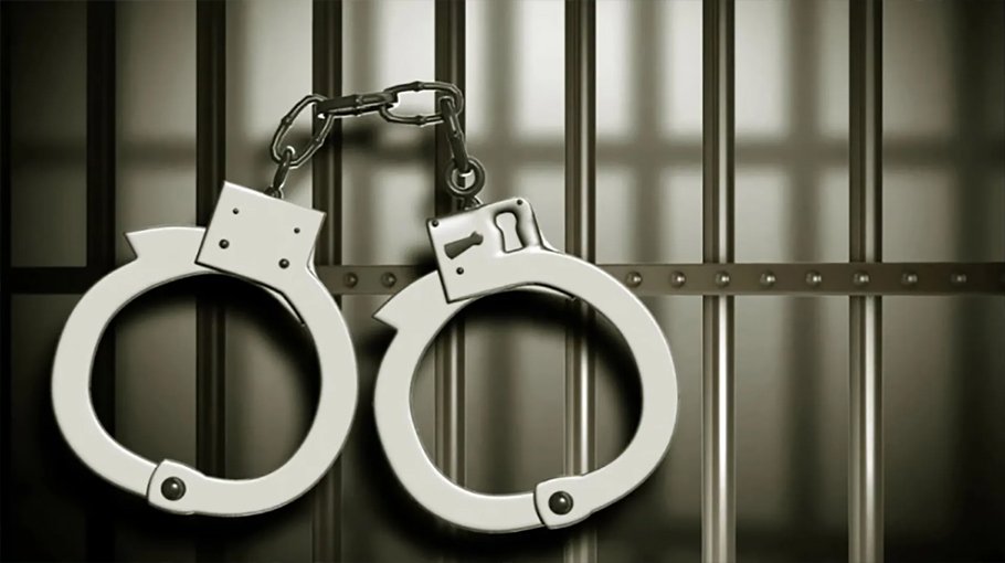 3 arrested in robbery of a truck loaded with salt in Banshkhali