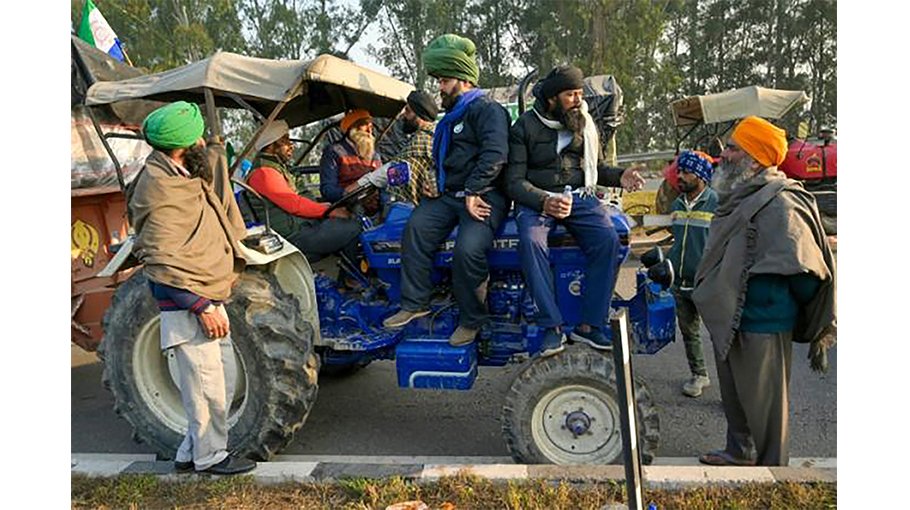 Protesting Indian farmers set up camp