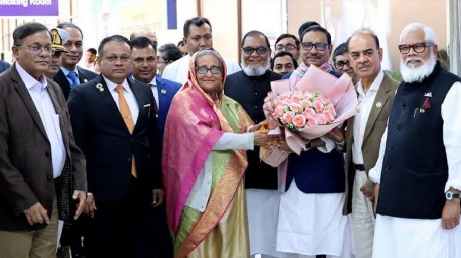 PM returns  home from  Munich