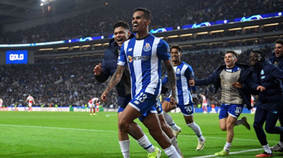 Porto stuns timid Arsenal  