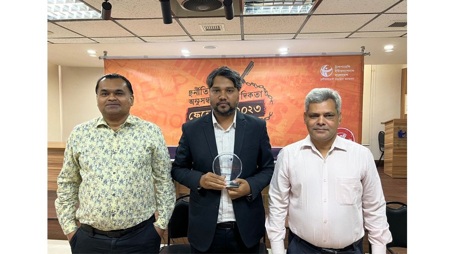 Financial Express (FE) reporter Sajibur awarded IJ Fellowship