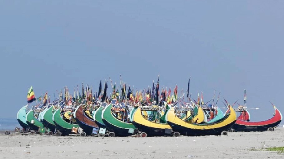 Myanmar-Bangladesh border  trade halts at Teknaf
