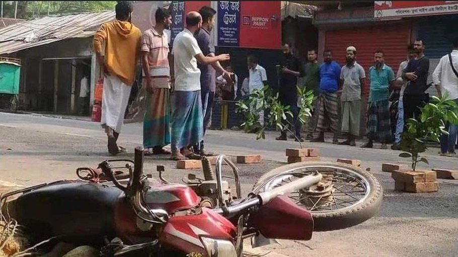  2 bikers die in Pirojpur road crash