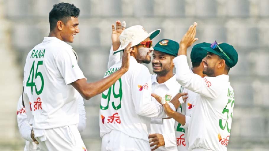 Tigers’ batting collapse  helps Sri Lanka lead